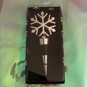 New. Snowflake wine bottle stopper